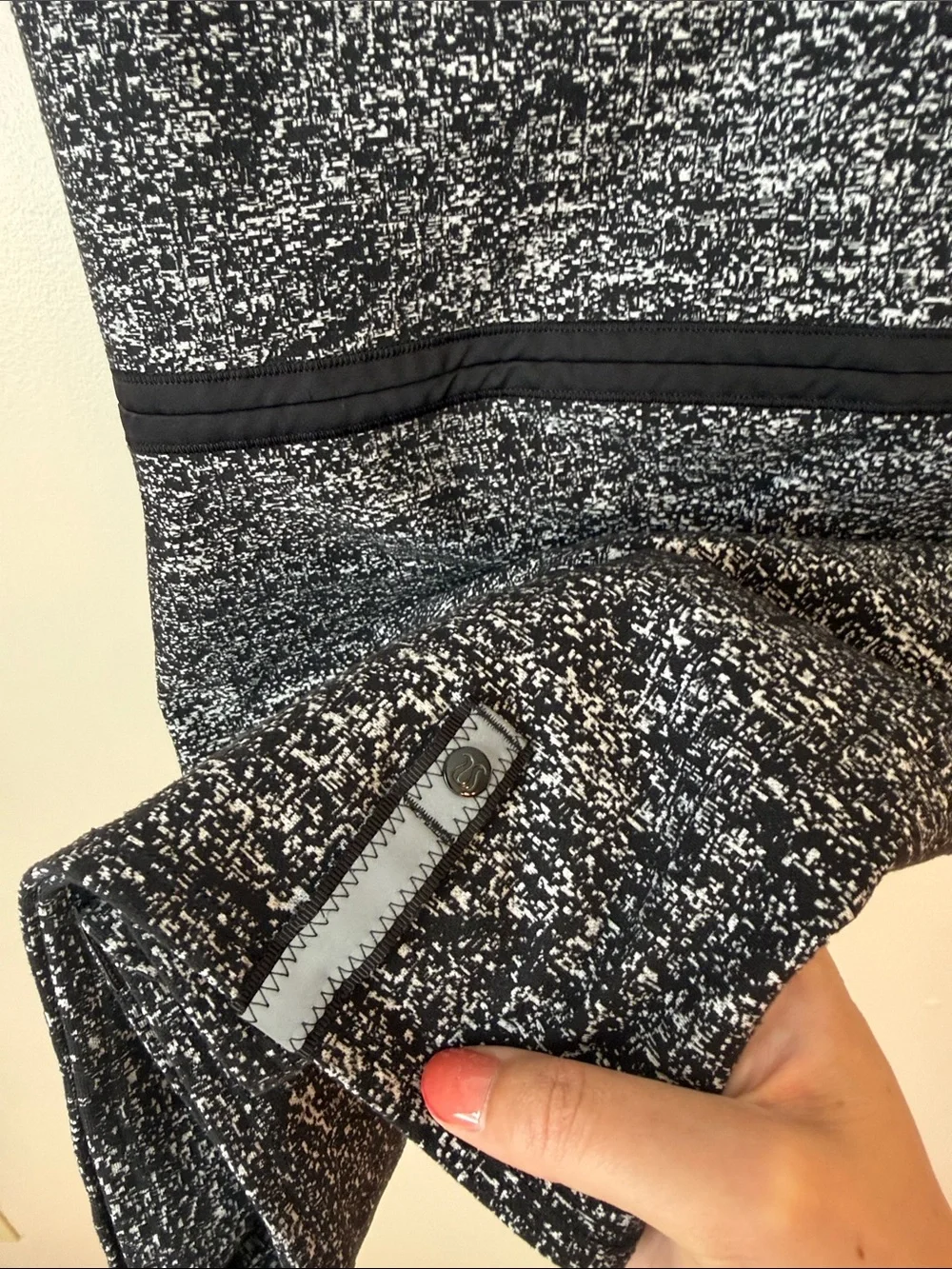 Lululemon Vinyasa Wrap Scarf Running Luon Suited OS Jacquard Black White Sporty